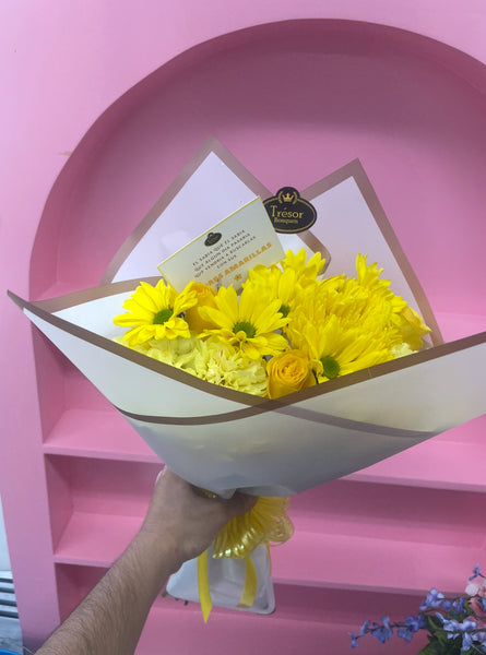 Flores Amarillas Lovely Assorted Bouquet