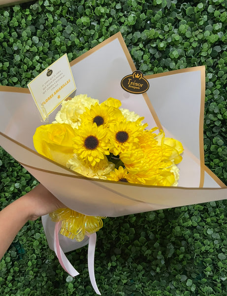 Flores Amarillas Lovely Assorted Bouquet